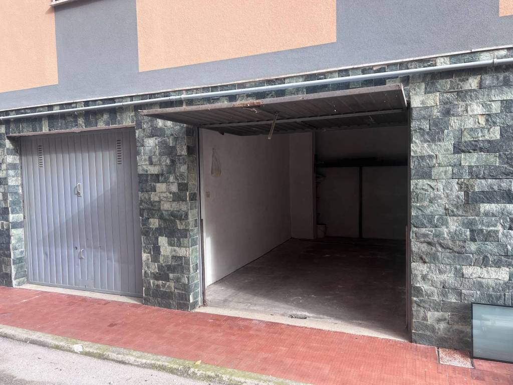 Garage in affitto a Loano