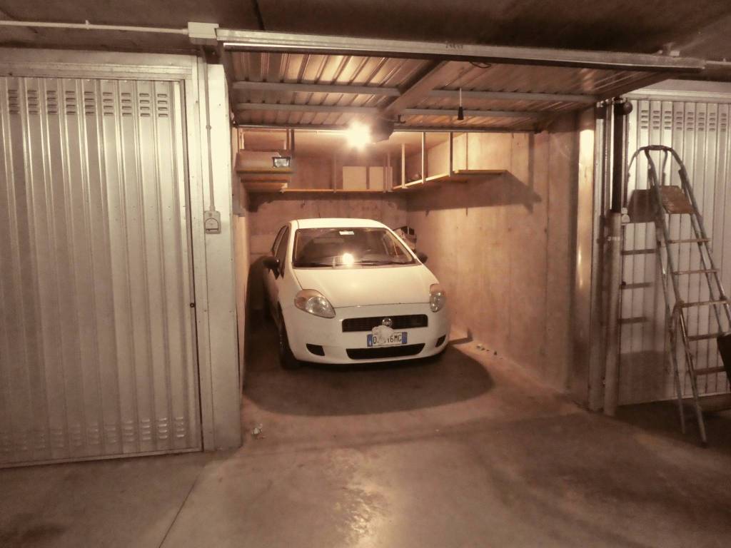 Garage in affitto a Trieste via Carlo Combi
