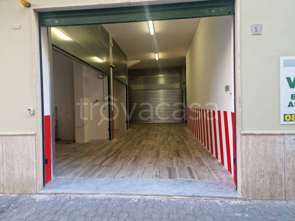 Garage in vendita a Salerno via Porto, 5