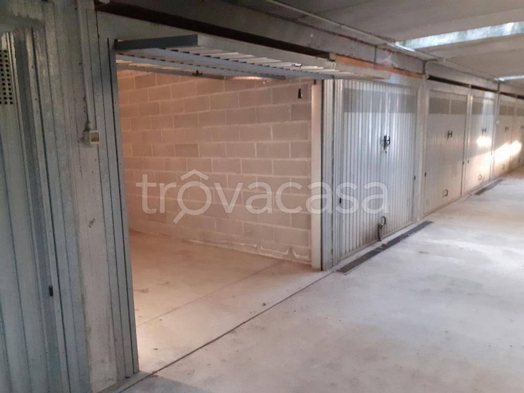 Garage in vendita a Lecco via risorgimento