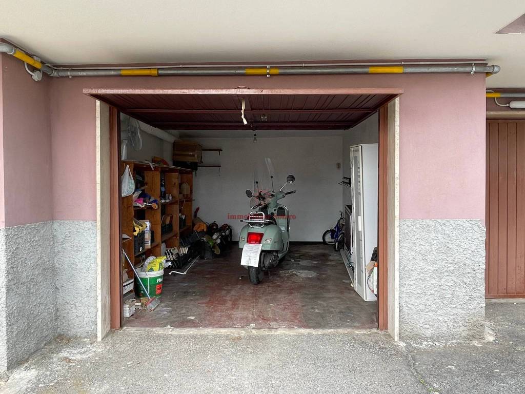 Garage in vendita a Varazze via Emilio Vallino, 35
