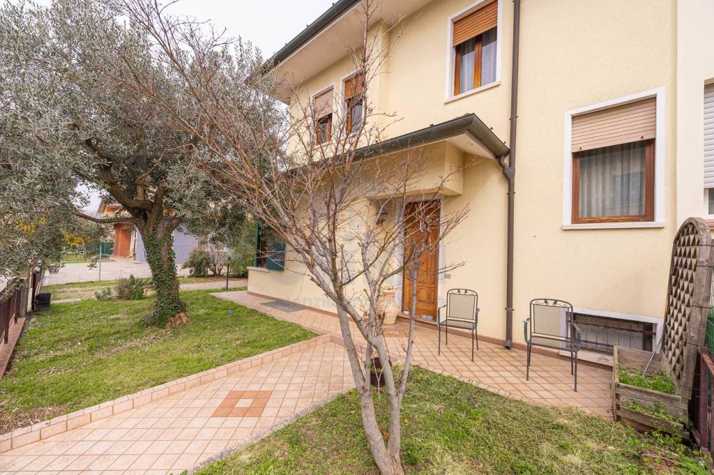 Villa Bifamiliare in vendita a Paese via Monsignor Luigi De Lazzari, 6