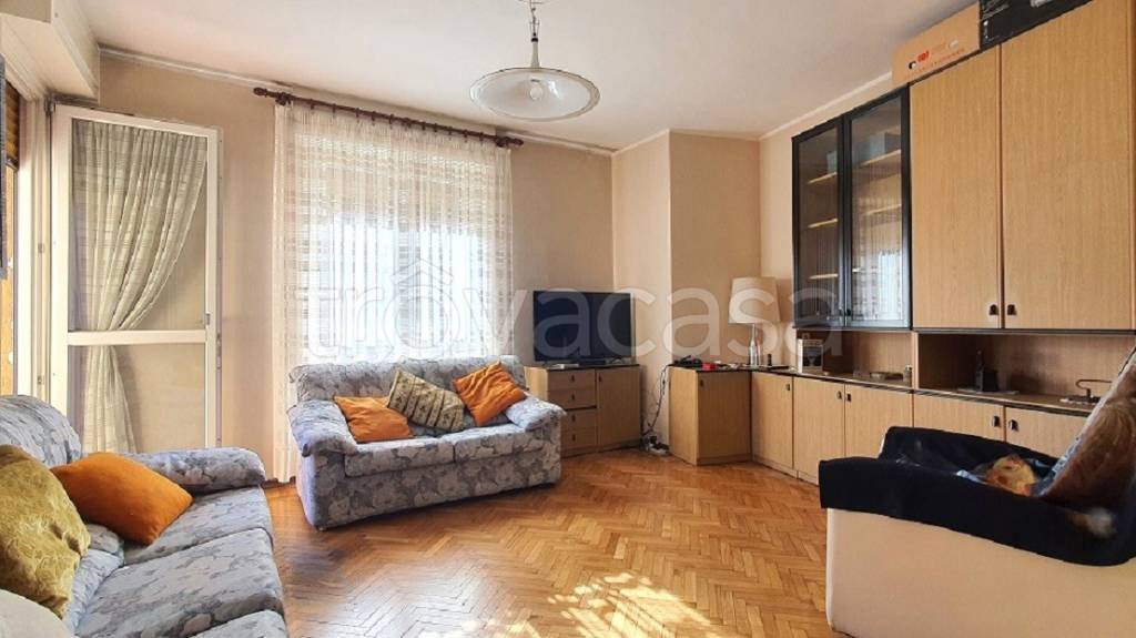 Appartamento in vendita ad Aosta corso saint-martin-de-corleans, 50