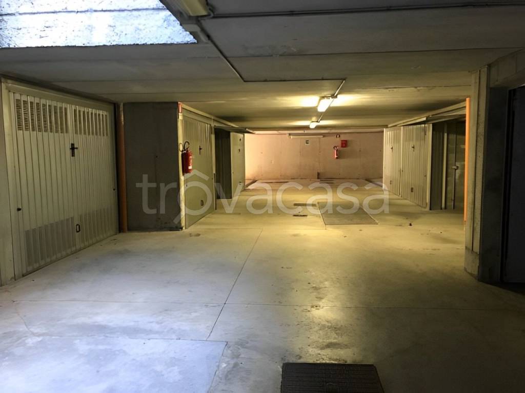 Garage in vendita a Lentate sul Seveso via Della Repubblica 9