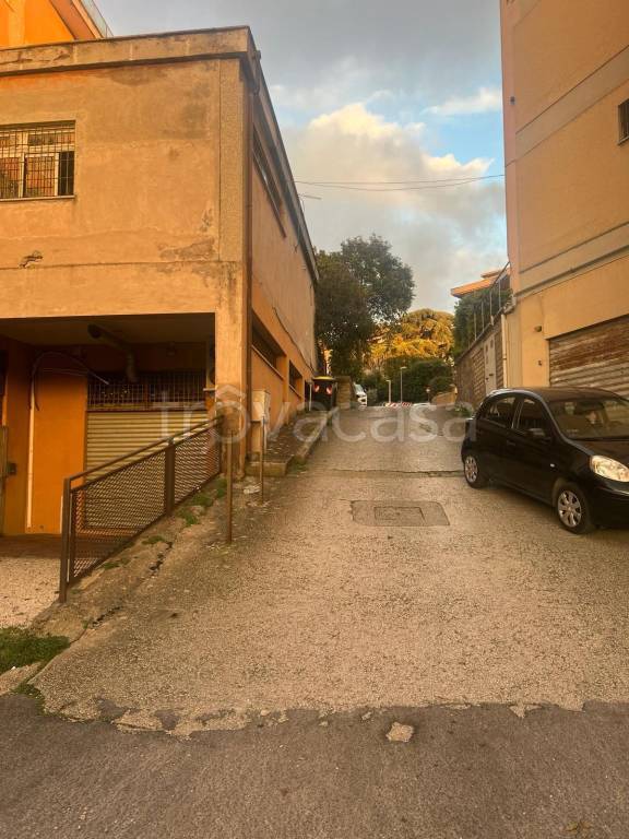 Garage in vendita a Marino via Benedetto Cairoli, 51