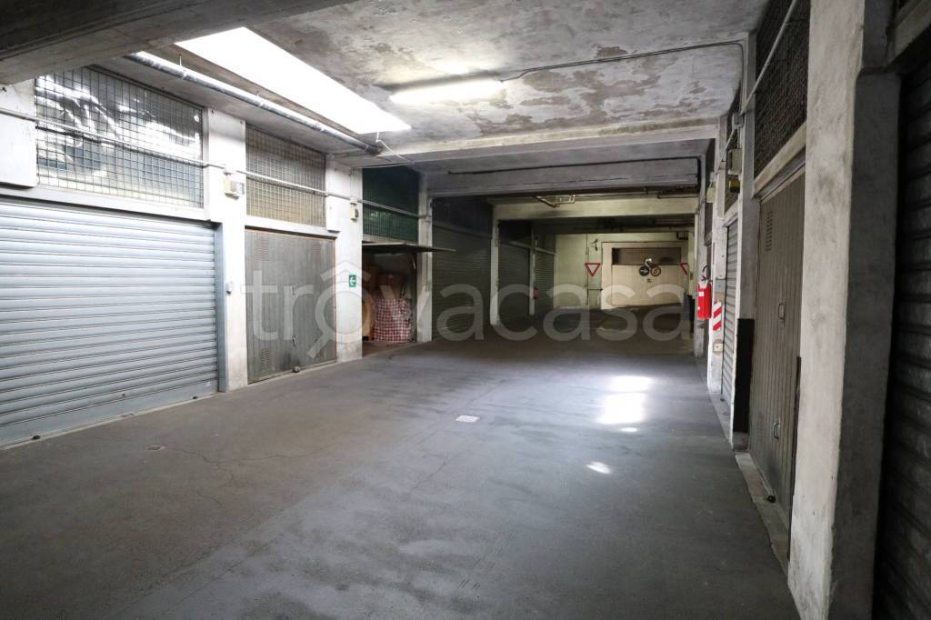 Garage in vendita a Torino via Giuseppe Piazzi, 56