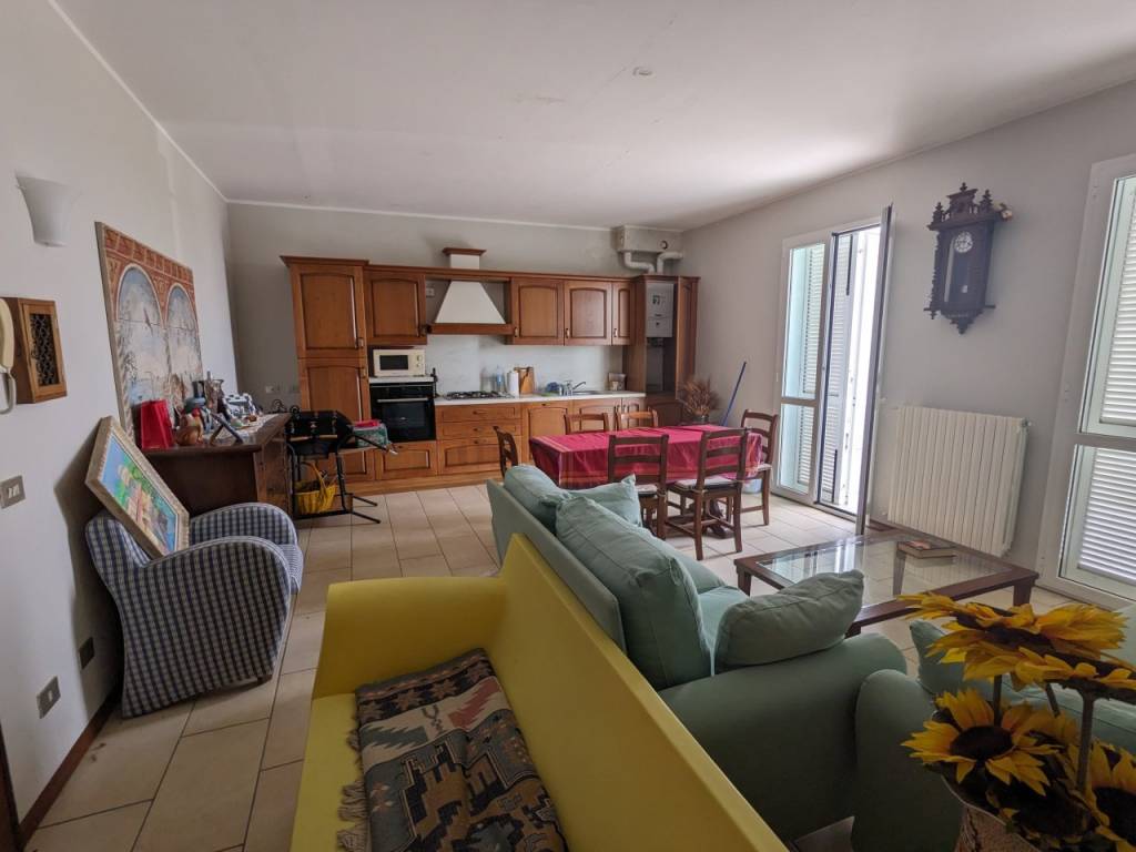 Appartamento in affitto a Zenevredo via Vittorio Emanuele ,34