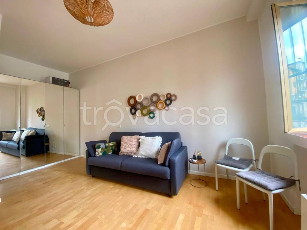 Appartamento in affitto a Milano via Luigi Canonica, 37