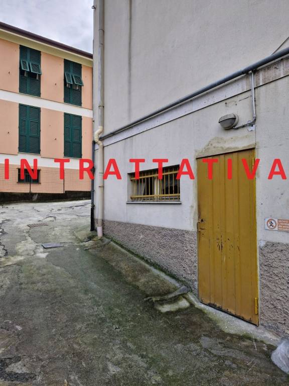 Magazzino in vendita a Serra Riccò via Antonio Medicina, 92