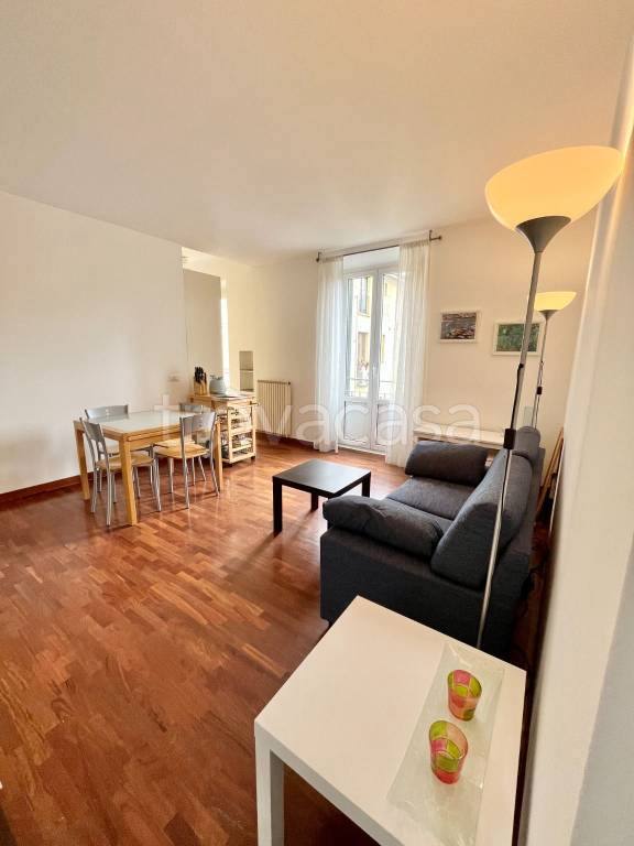 Appartamento in affitto a Milano via Amerigo Vespucci