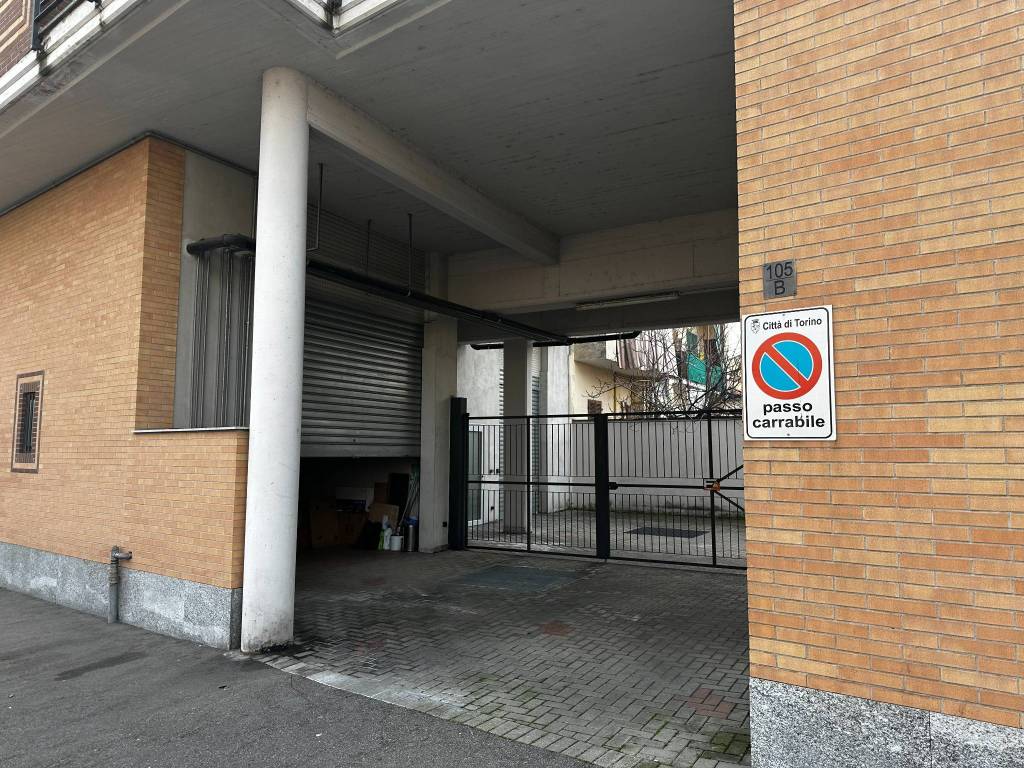 Garage in vendita a Torino via Giuseppe Massari, 105