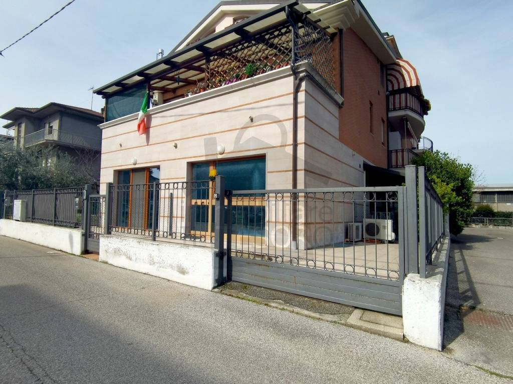 Ufficio in vendita a Verucchio via Victor Marie Hugo, 4