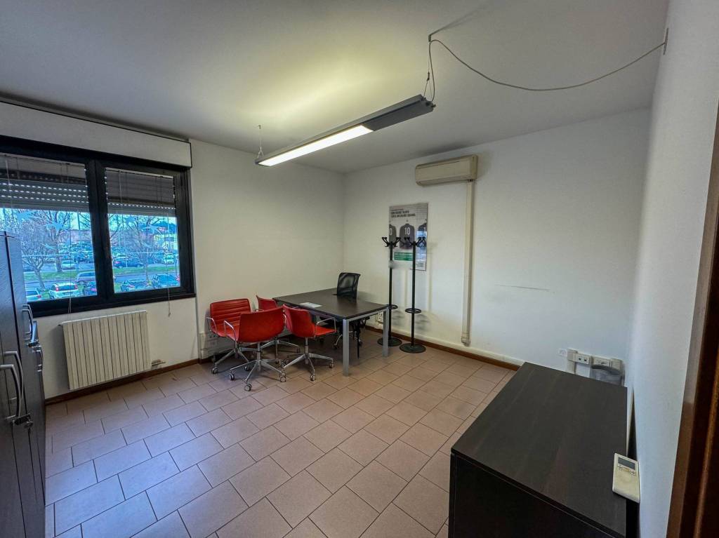 Ufficio in vendita a Merate via Bergamo