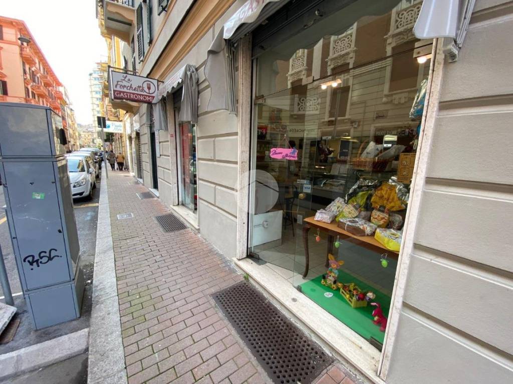 Negozio in vendita a Genova commerciale Via Sabotino, 9