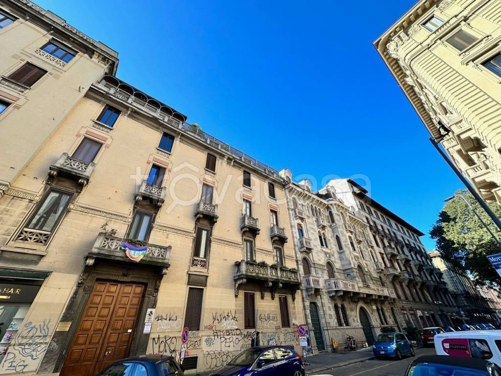 Appartamento in affitto a Milano via San Gregorio, 27