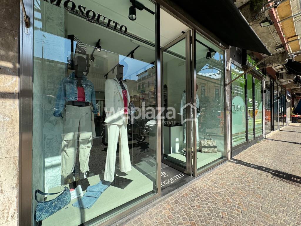 Abbigliamento in vendita a San Giorgio a Cremano piazza Bernardo Tanucci