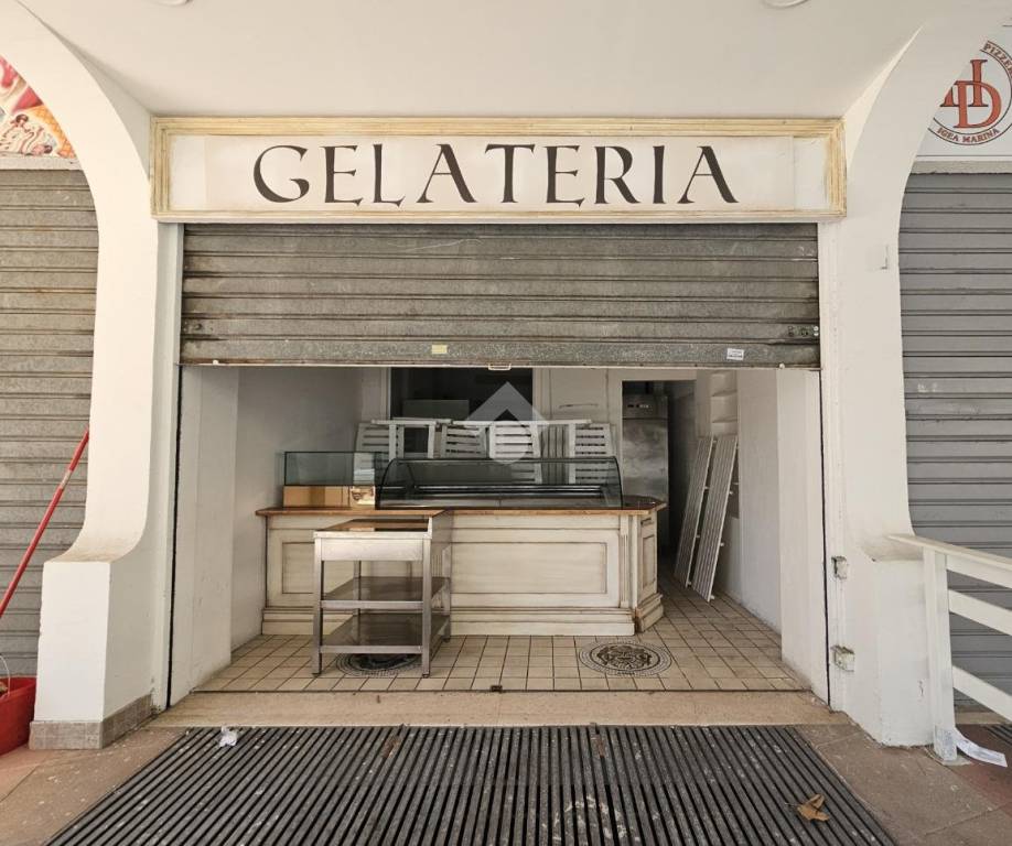 Negozio in affitto a Bellaria-Igea Marina via p. M. Virgilio, 68