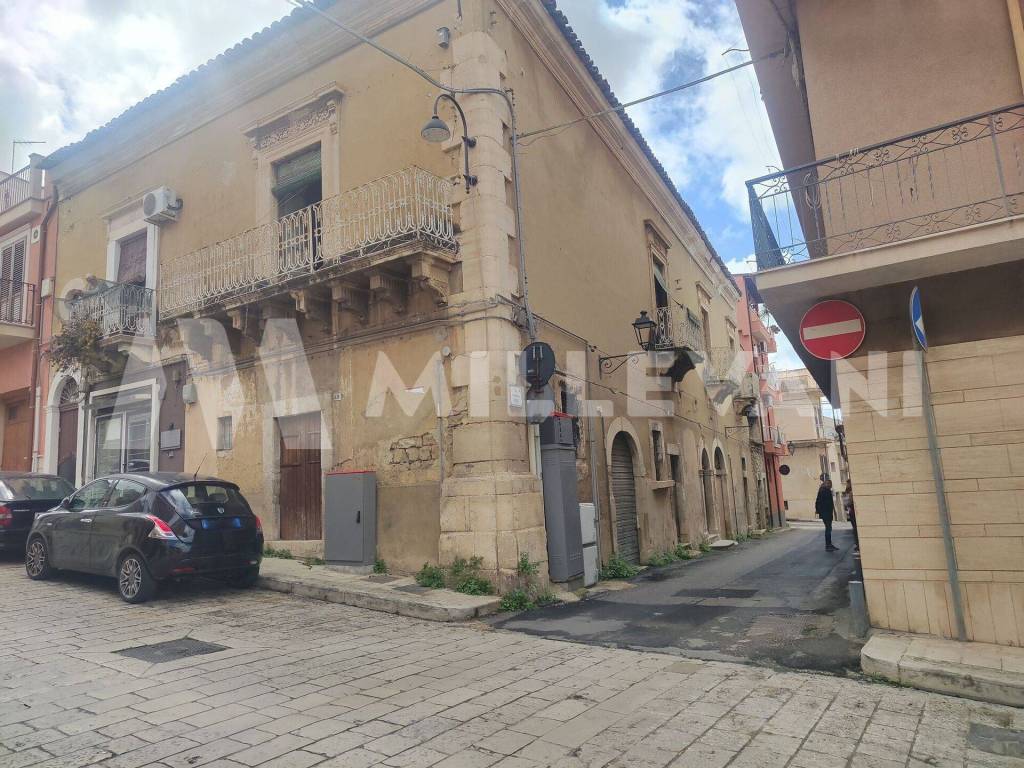 casa indipendente in vendita a Comiso in zona Centro Storico