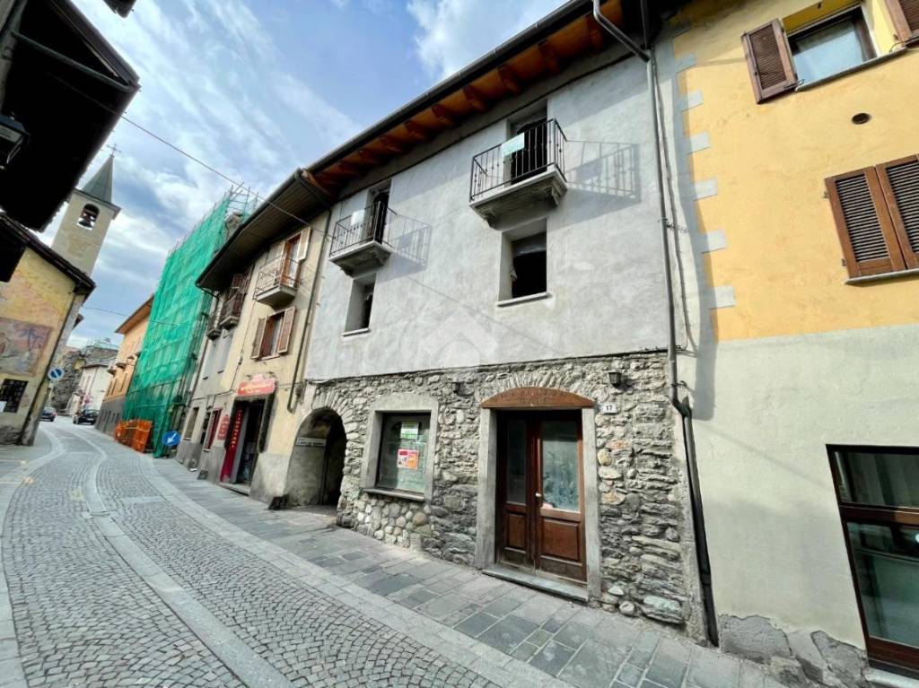 Appartamento in vendita a Nus via Risorgimento, 17