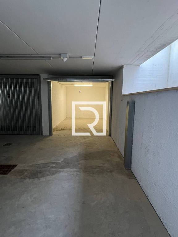 Garage in vendita a Rimini via Edelweiss Rodriguez Senior, 28