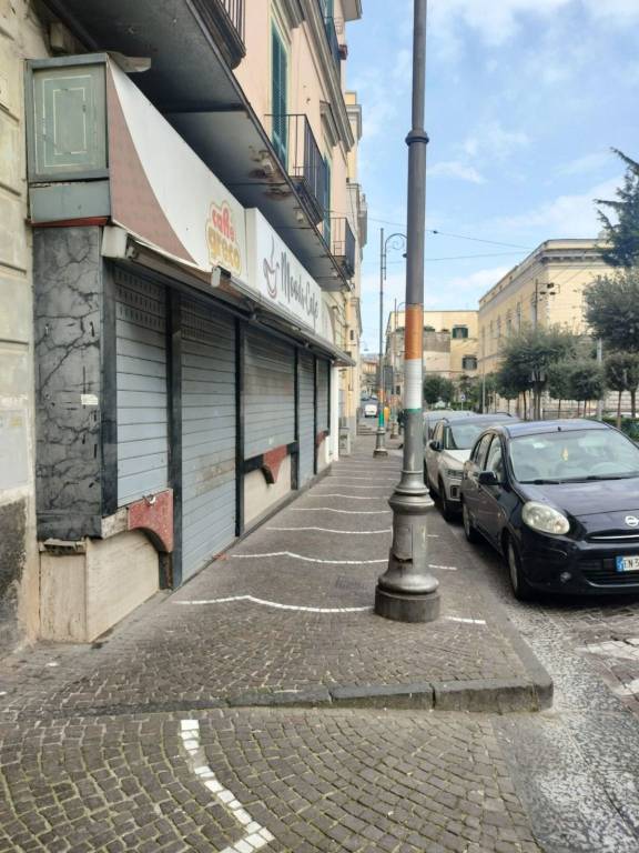 Negozio in affitto a San Giorgio a Cremano piazza Vittorio Emanuele, 55/57
