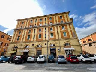 Negozio in vendita a forlì piazzale melozzo degli ambrogi, 2