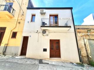 Casa indipendente in vendita a castellammare del golfo via alonzo, 79