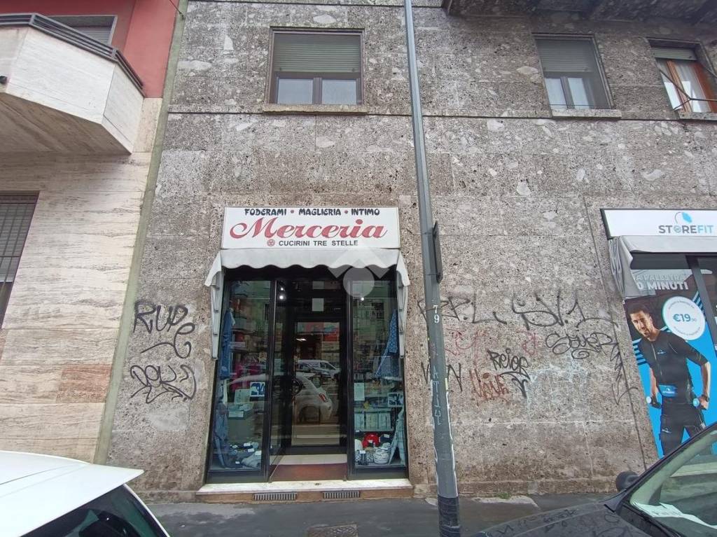 Negozio in vendita a Milano viale Corsica, 87