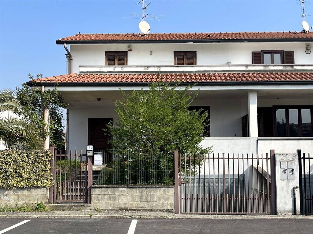 Villa a Schiera in affitto a Grezzago via Raffaello