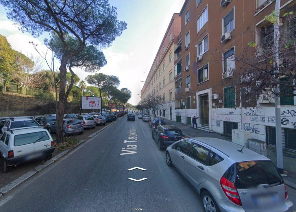 Appartamento in affitto a Roma via Tuscolana, 400