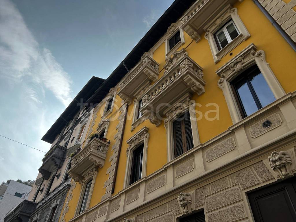 Appartamento in affitto a Milano via Perugino, 20