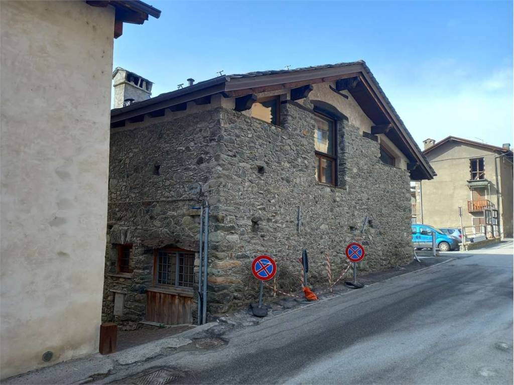 Casa Indipendente in vendita a Saint-Vincent frazione Ecrevin