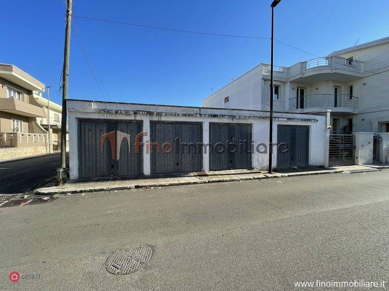 Garage in vendita a San Pietro Vernotico via Palma 84