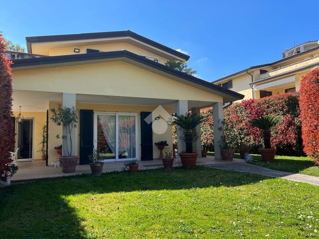 Villa in vendita a Perugia via Placido Rizzotto, 9