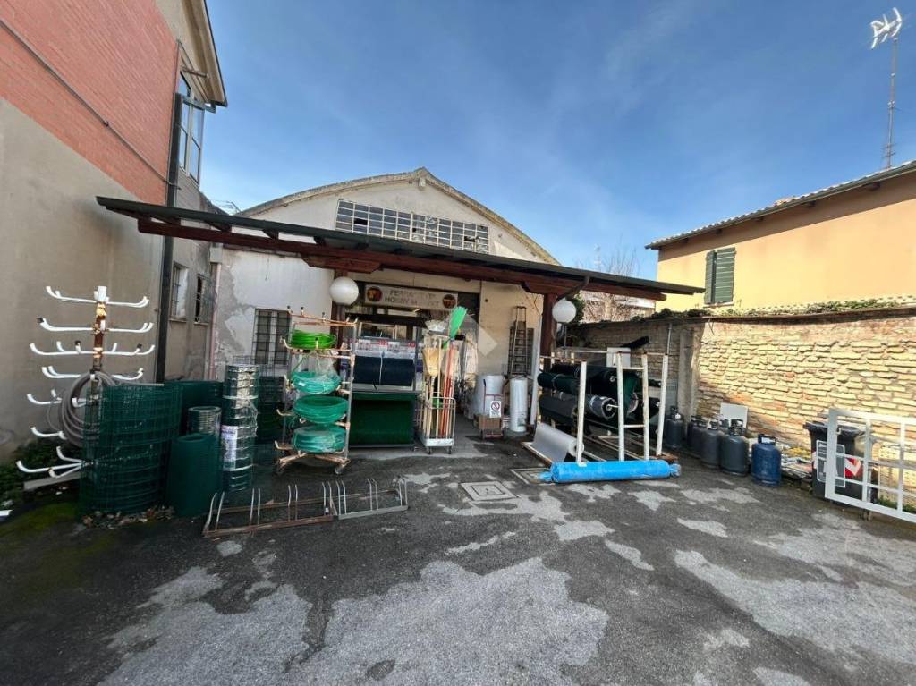 Garage in vendita a Ravenna via Antonio Codronchi, 123