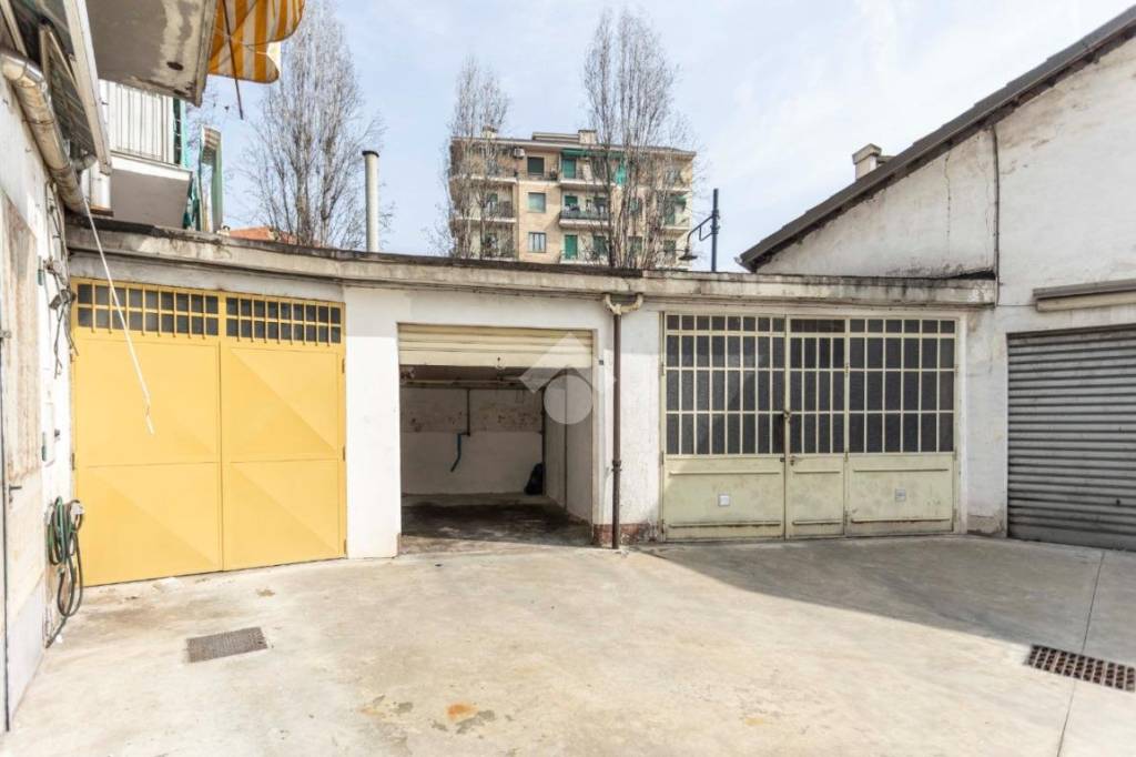 Garage in vendita a Torino via Stresa, 42
