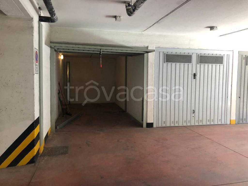 Garage in vendita a Monza via Alberico Gentili, 15