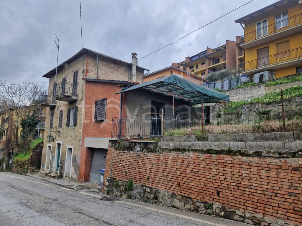 Casa Indipendente in vendita a Perugia strada Perugia Ponte Rio