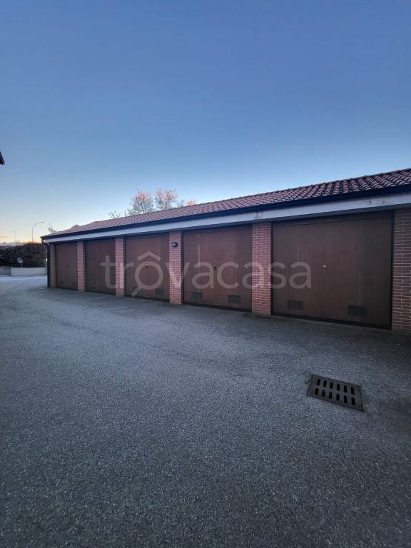 Garage in vendita a Trezzano sul Naviglio via Camillo Benso di Cavour, 9