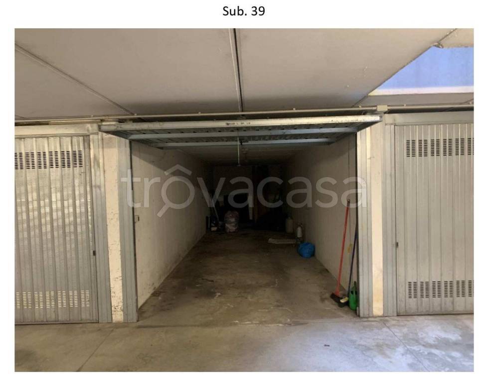 Garage in vendita a Introbio via Coldirone