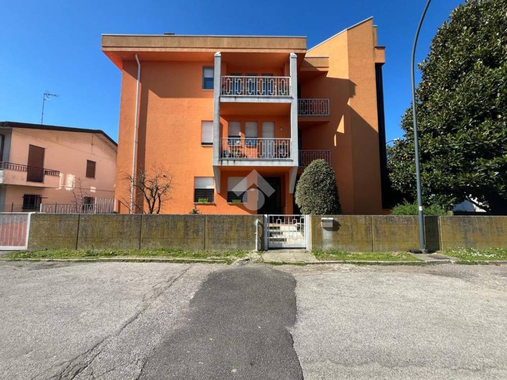 Appartamento in vendita a Rovigo via Baccari, 3