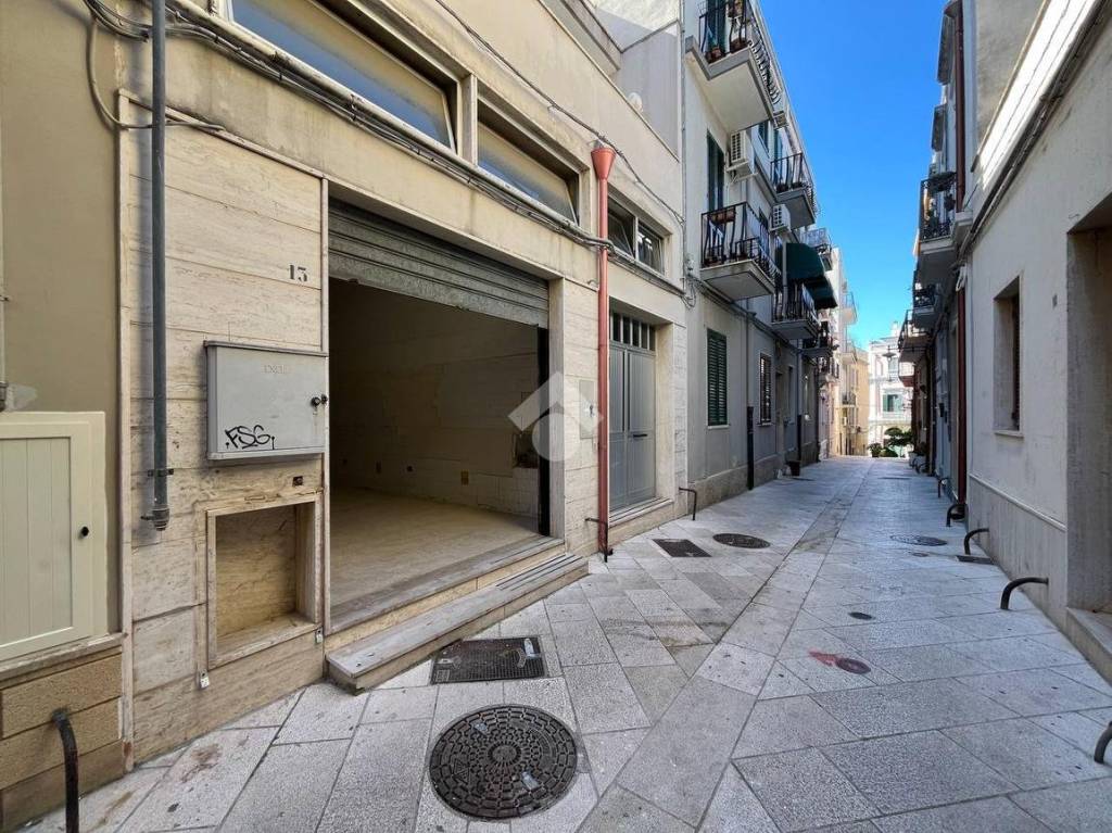 Magazzino in vendita a Brindisi via Nicola Antonio Cuggiò, 13