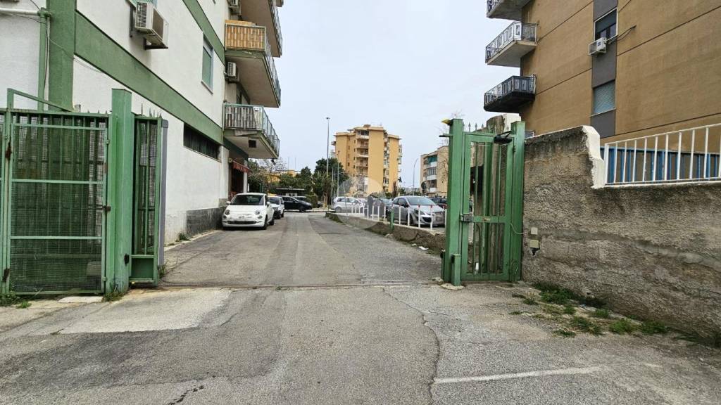 Garage in vendita a Palermo via Oreto, 401