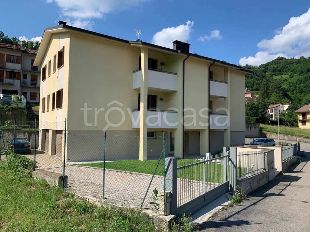 Appartamento in affitto a Vetto via degli Alpini, 1