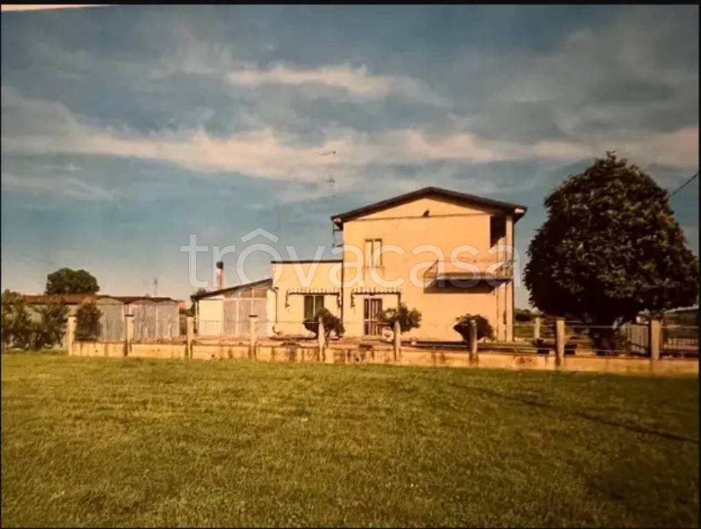 Casa Indipendente in vendita a Lendinara via Sabbioni Alti