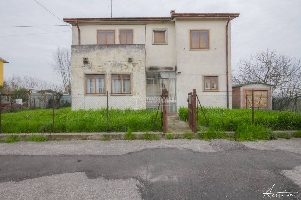Casa Indipendente in vendita a Rovigo via San Michele del Carso 9
