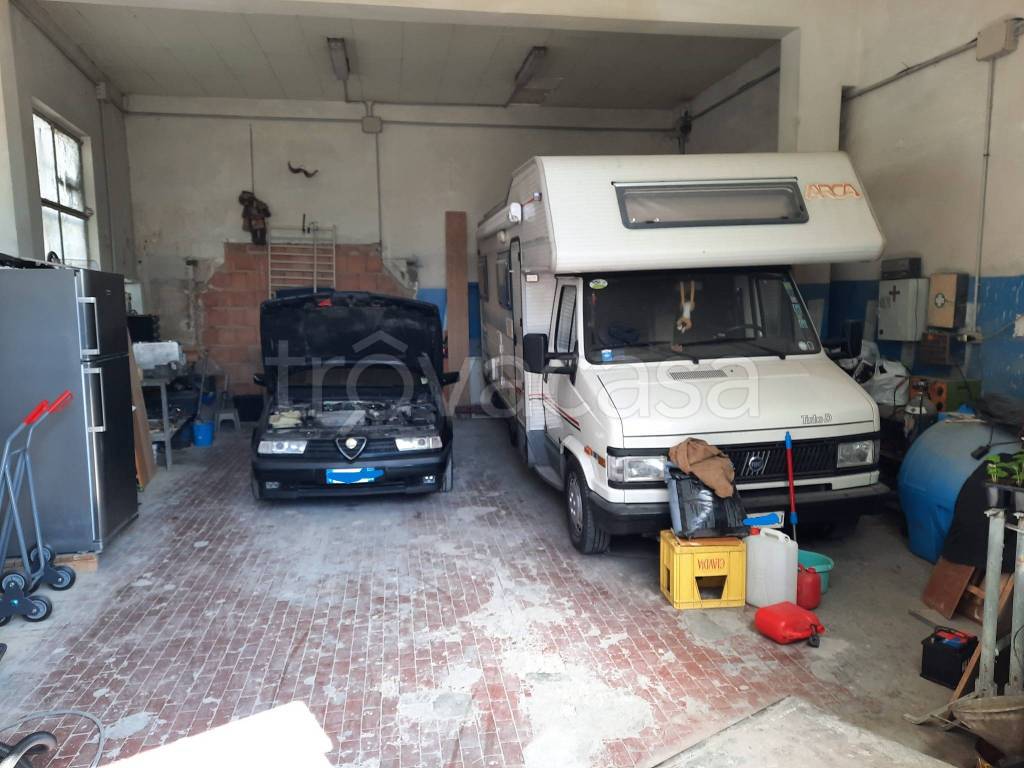 Garage in vendita a Montesilvano via Camillo Benso di Cavour, 13