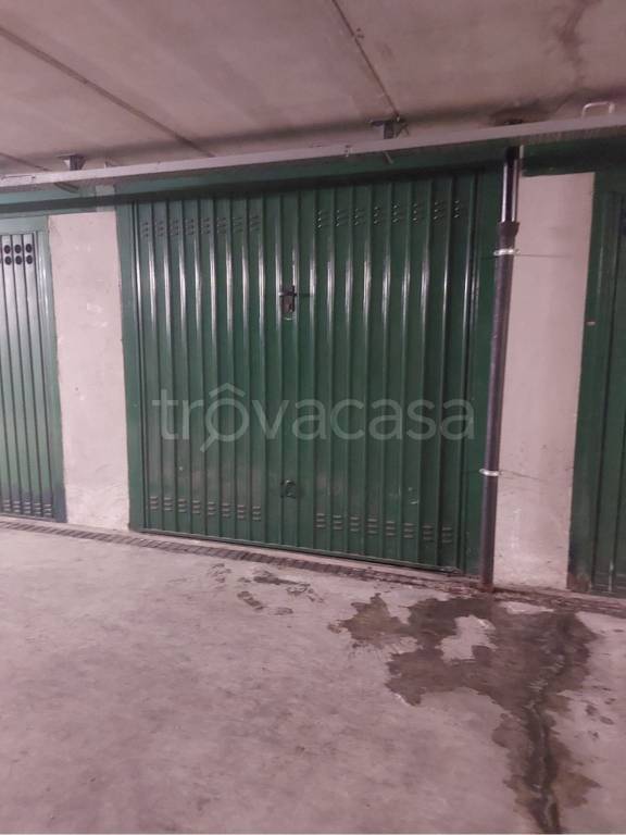Garage in vendita a Milano via degli Umiliati, 24