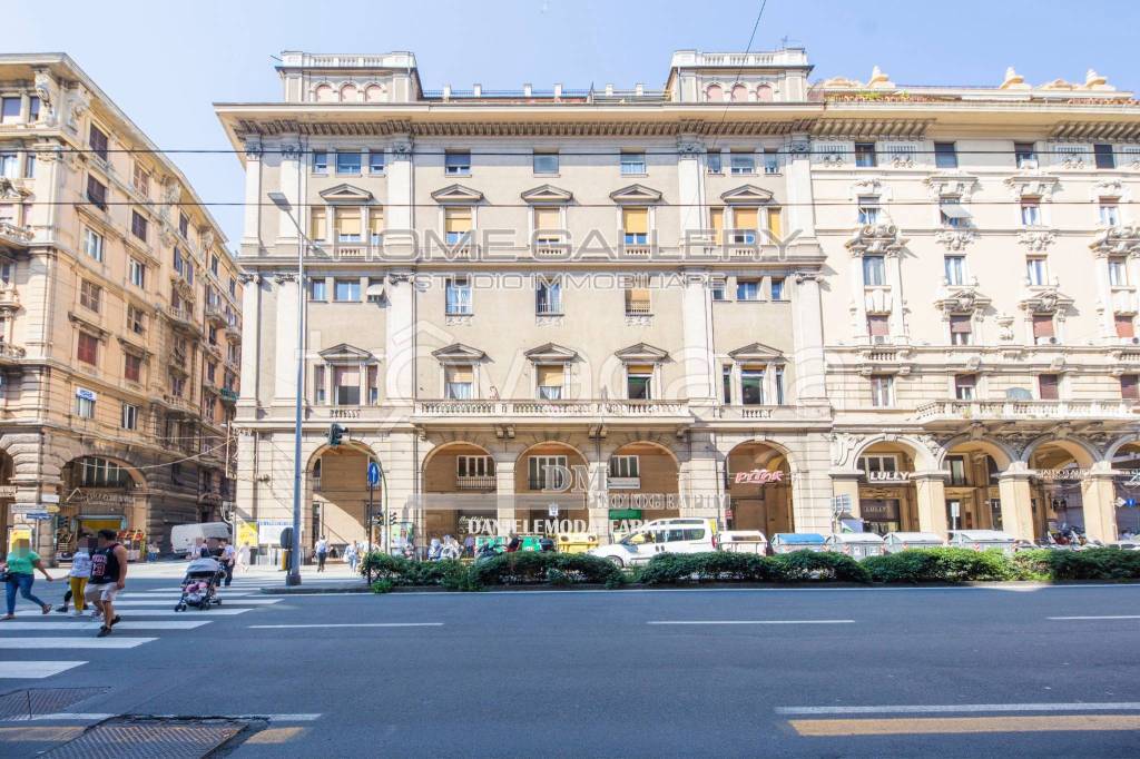 Magazzino in vendita a Genova via Antonio Cantore