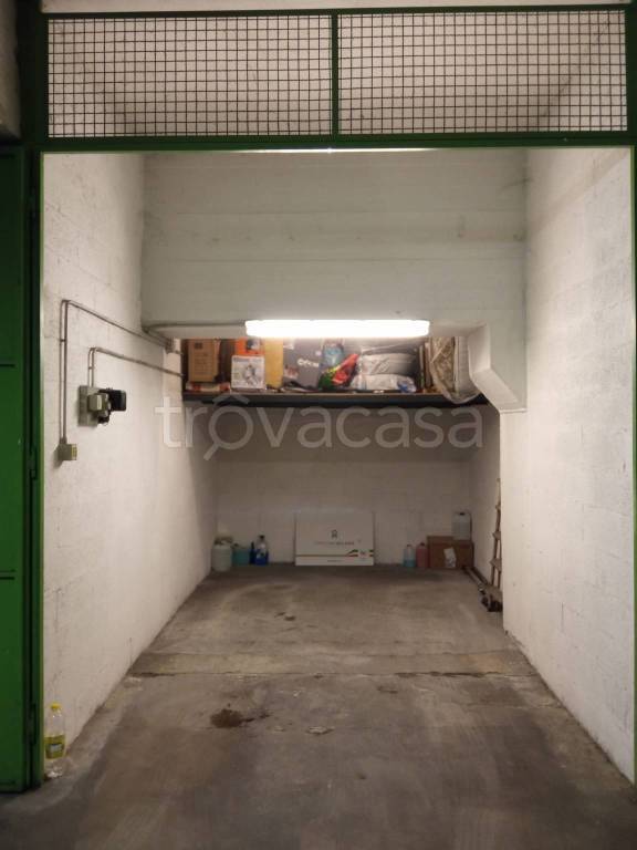 Garage in vendita a Torino via Borgomanero, 33